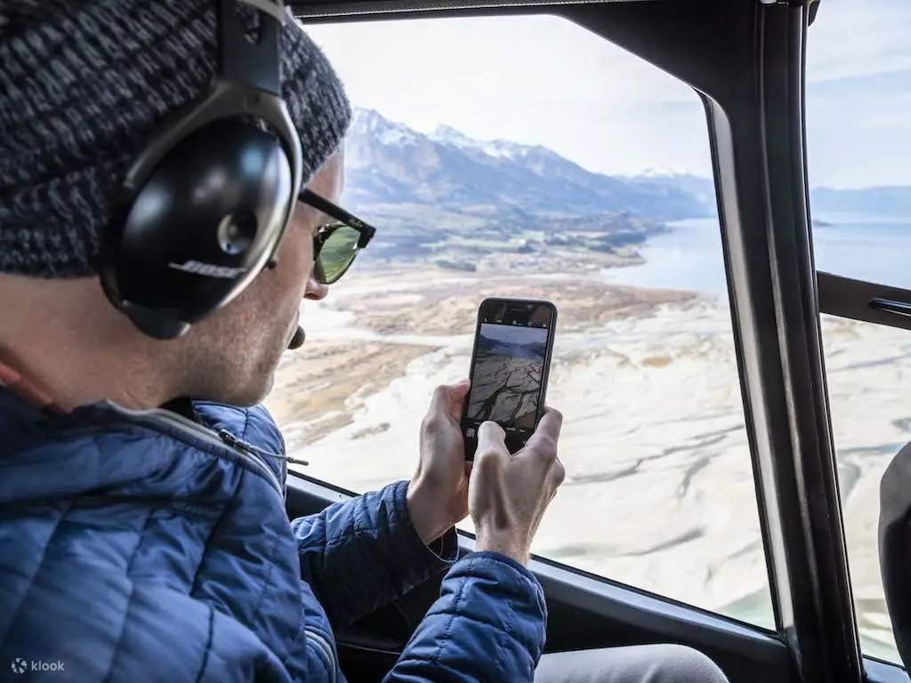 Kagumi gunung-ganang yang berceranggah, tasik yang jernih, dan lembah yang subur dari pandangan mata burung