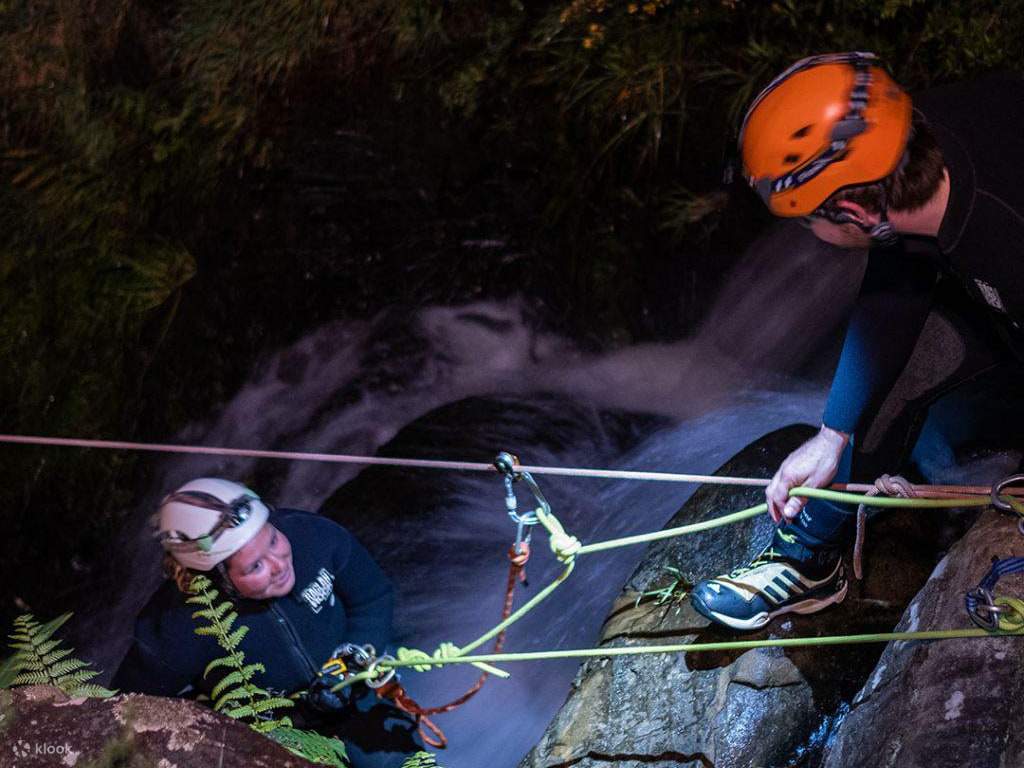calarsi con la corda nelle piscine di acqua dolce