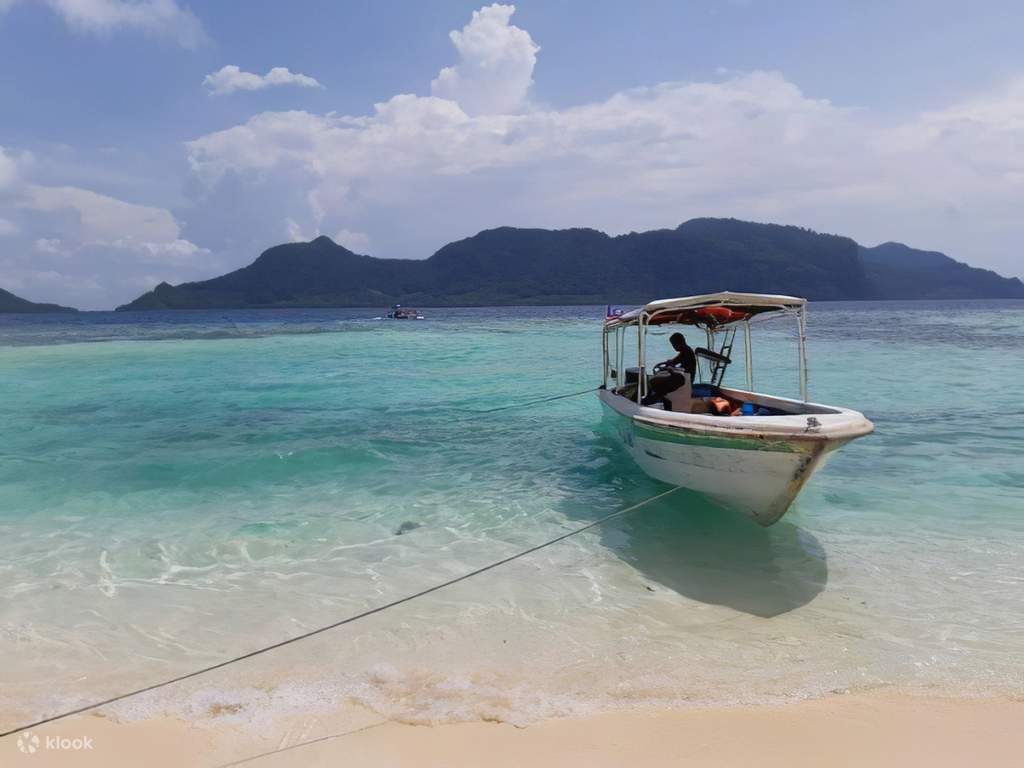kapalai island beach