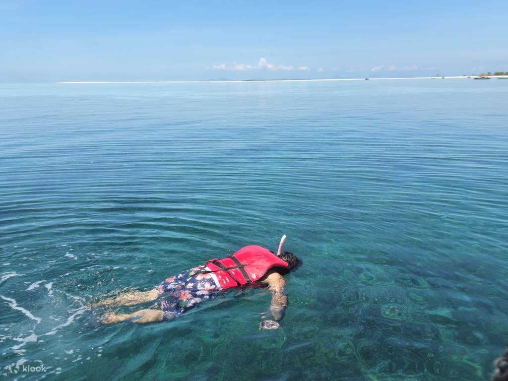 kapalai island beach