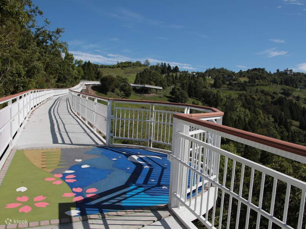 enjoy views of qingjing farm from qingjing skywalk