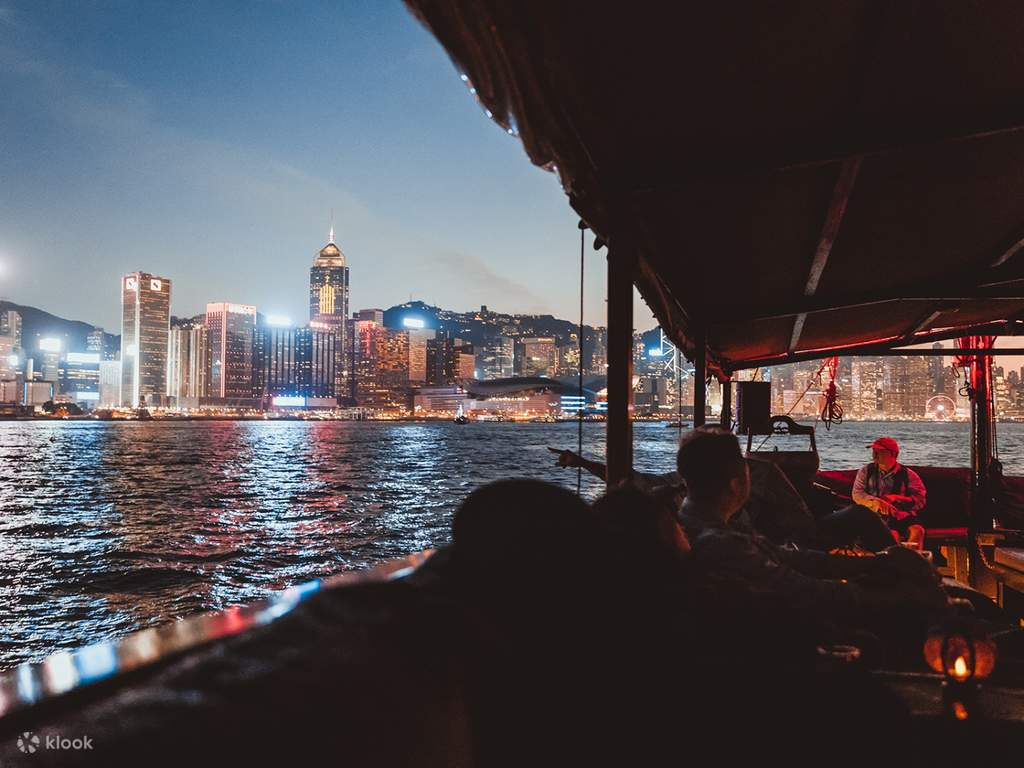 cruise the victoria harbour
