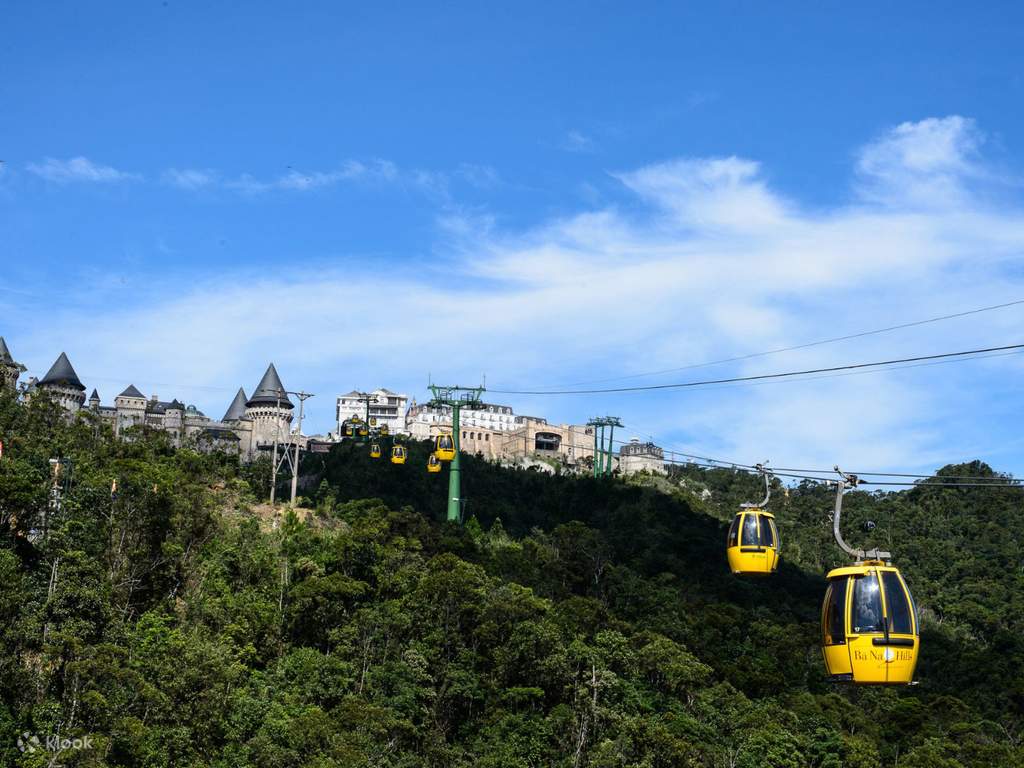 ba na hills and golden bridge