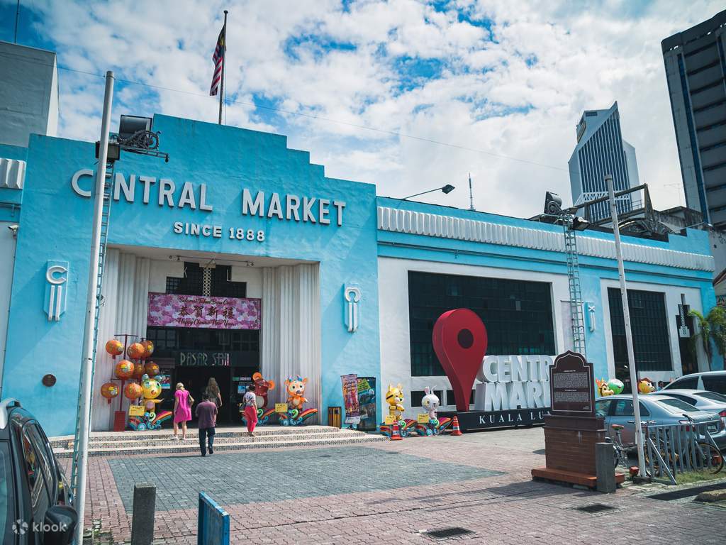 be an artist and experience the malaysian culture