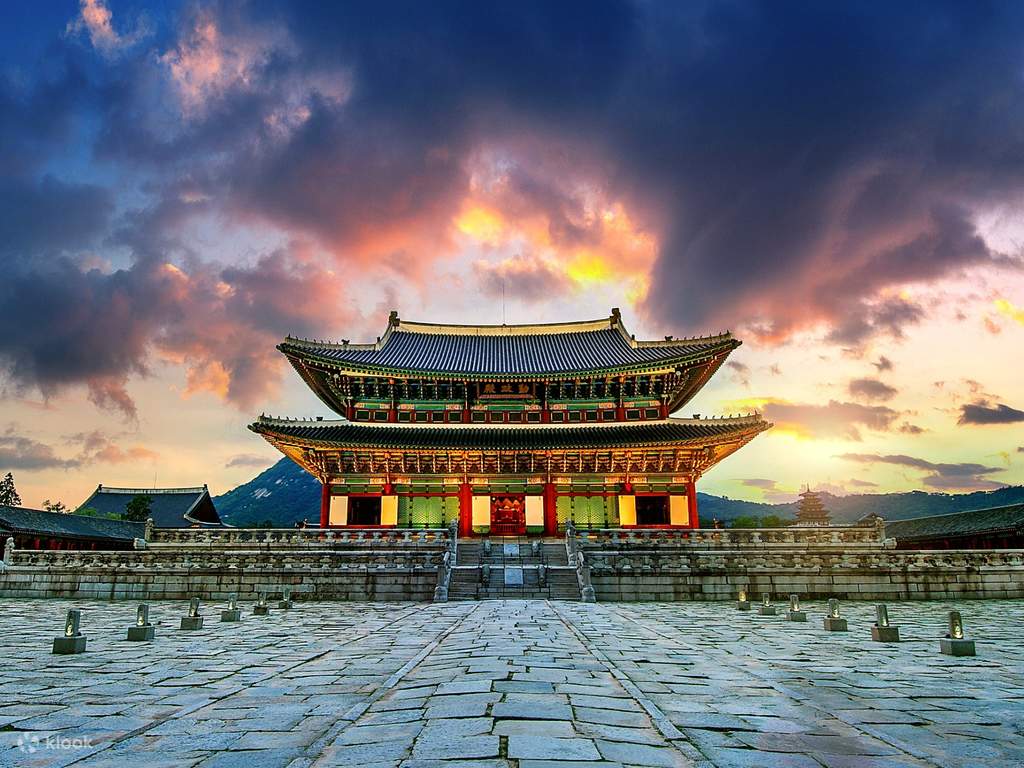 Gyeongbokgung Palace, Cheong Wa Dae, and Namsangol Hanok Village Day Tour in Seoul, South Korea