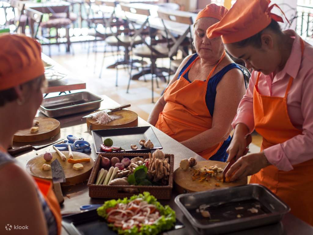 attend the paper tiger cooking class in siem reap