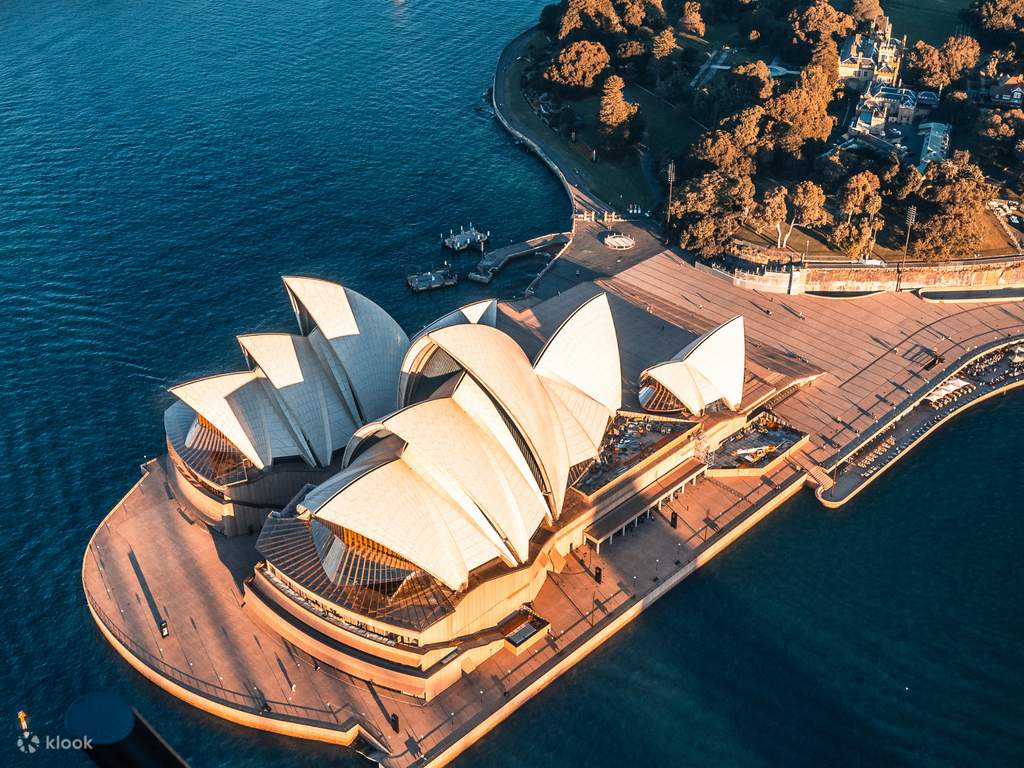 tour the harbour aboard a helicopter