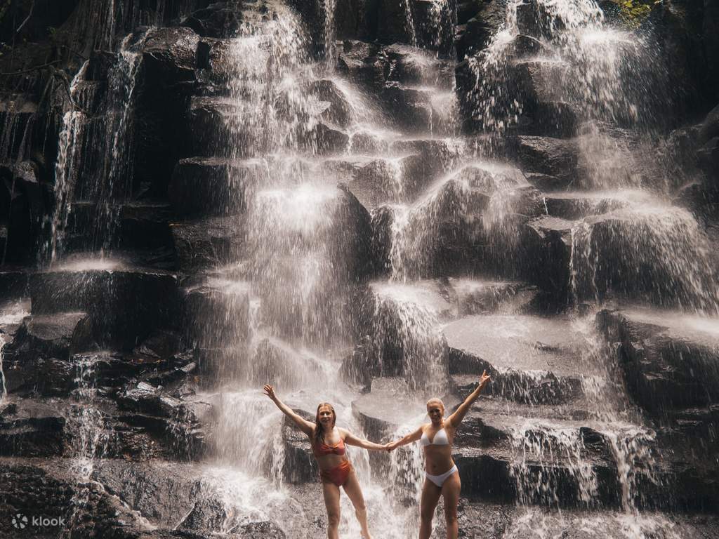 tegenungan waterfall