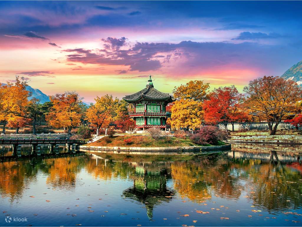 Gyeongbokgung Palace, Cheong Wa Dae, and Namsangol Hanok Village Day Tour in Seoul, South Korea