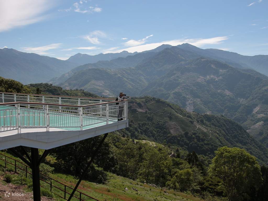 enjoy views of qingjing farm from qingjing skywalk