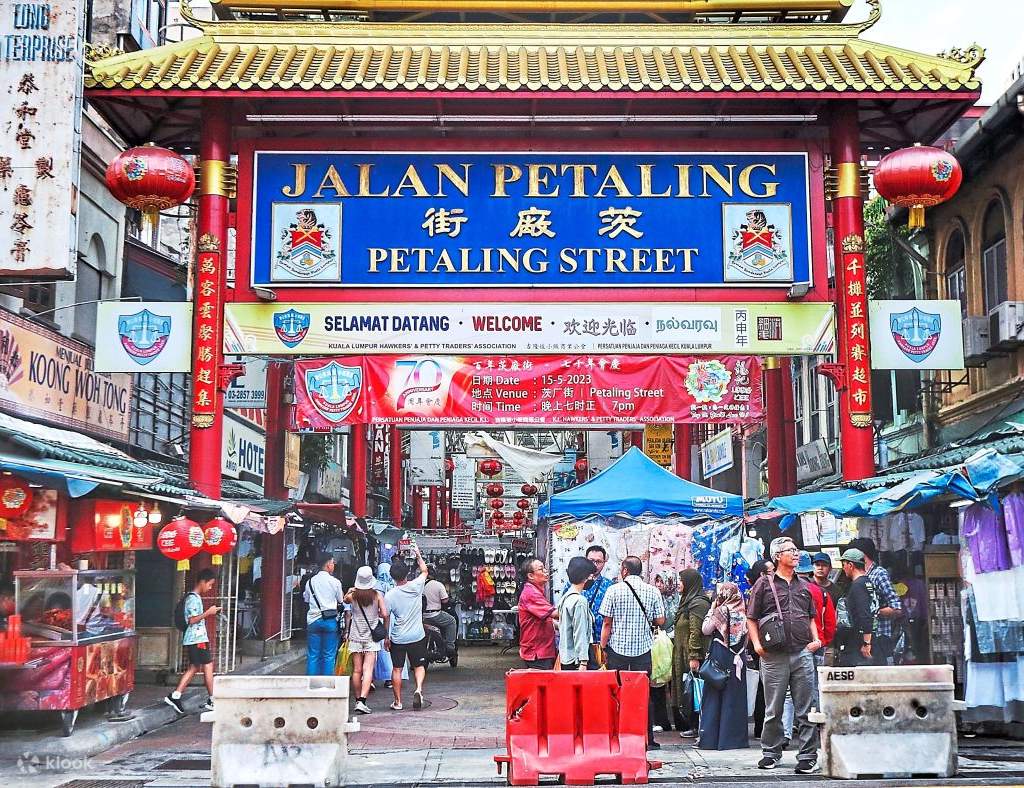 be an artist and experience the malaysian culture