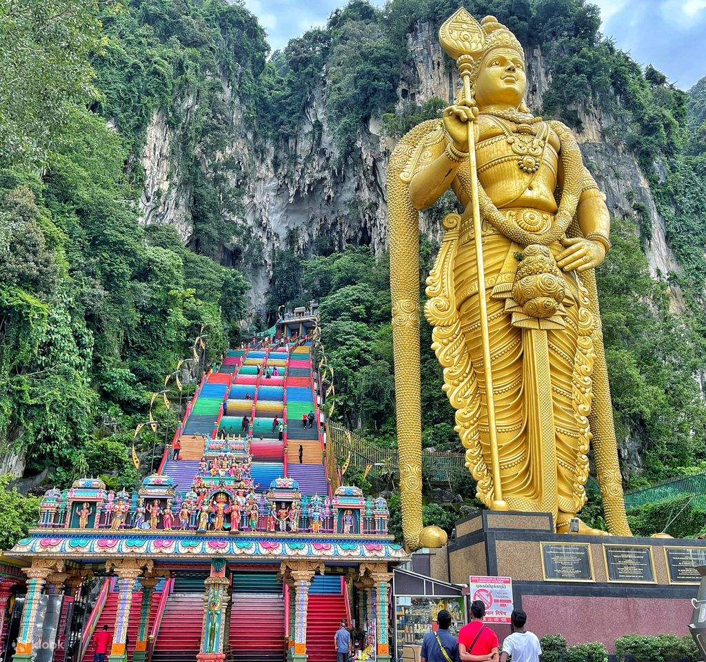 have a quiet moment at the chin swee caves temple