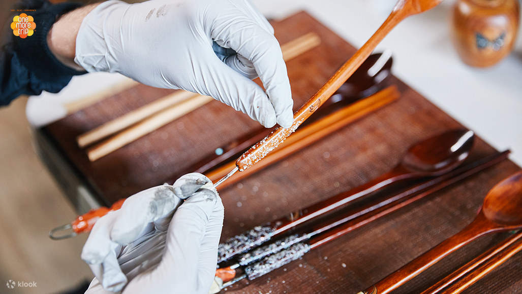Making Traditional Motherofpearl Lacquered Spoons Klook