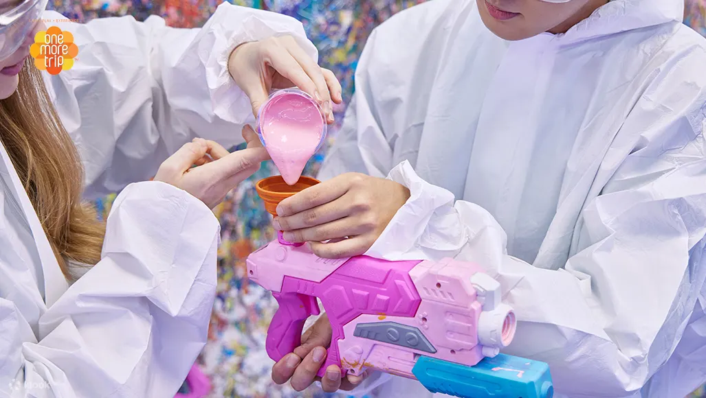 将油漆填满油漆枪