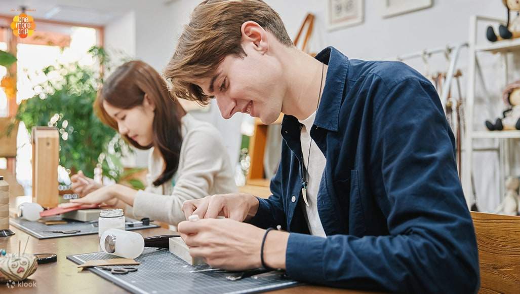 Slim Leather Card Wallet Making Class Klook