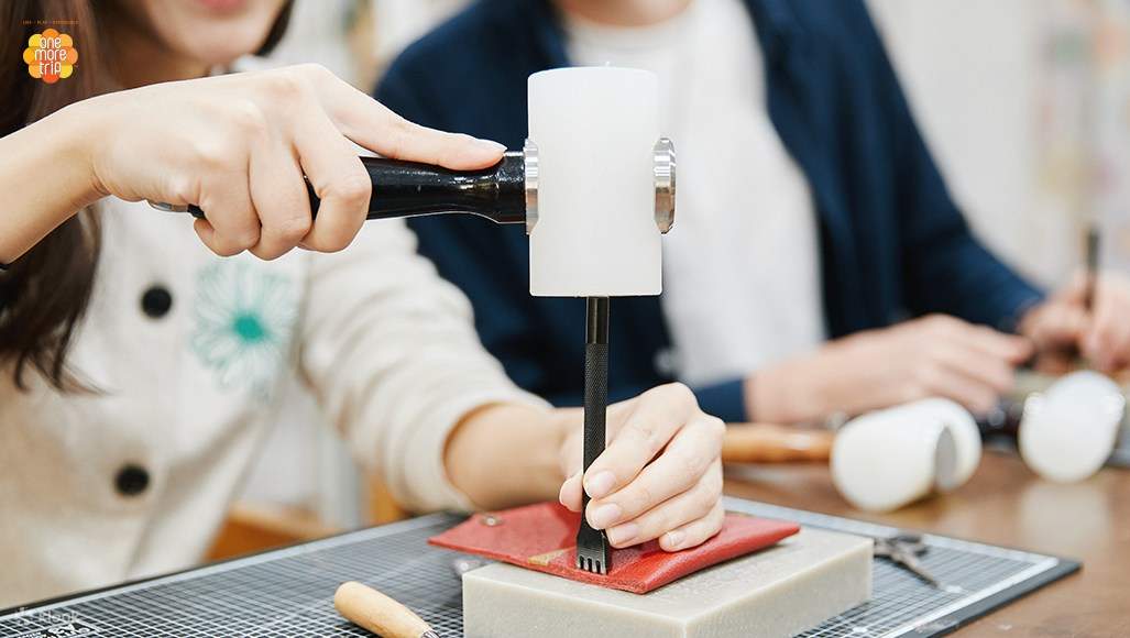 Slim Leather Card Wallet Making Class Klook