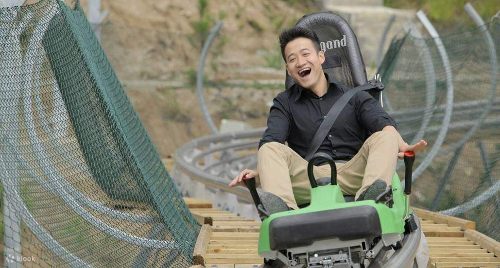 体验高山过山车