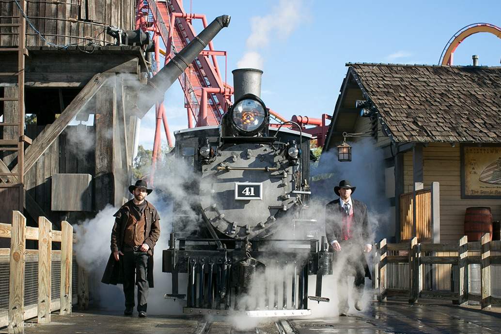 ナッツベリーファーム - ワイルドウエストをテーマにした列車アトラクション