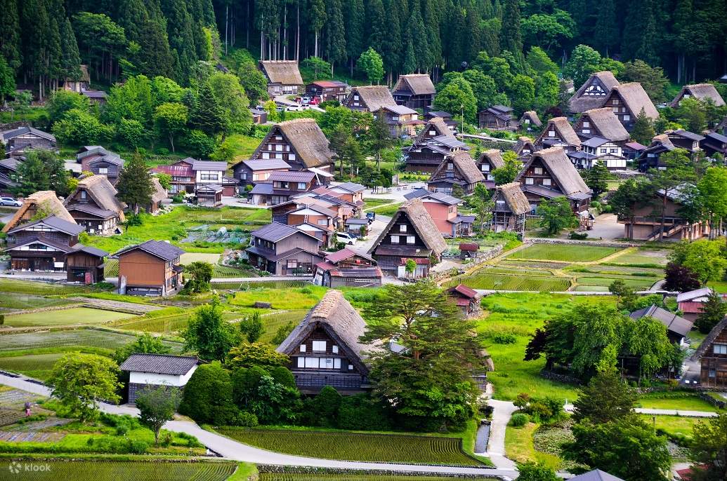 从高山出发,前往白川乡和五箇山历史村落拼团巴士一日游 - Klook客路