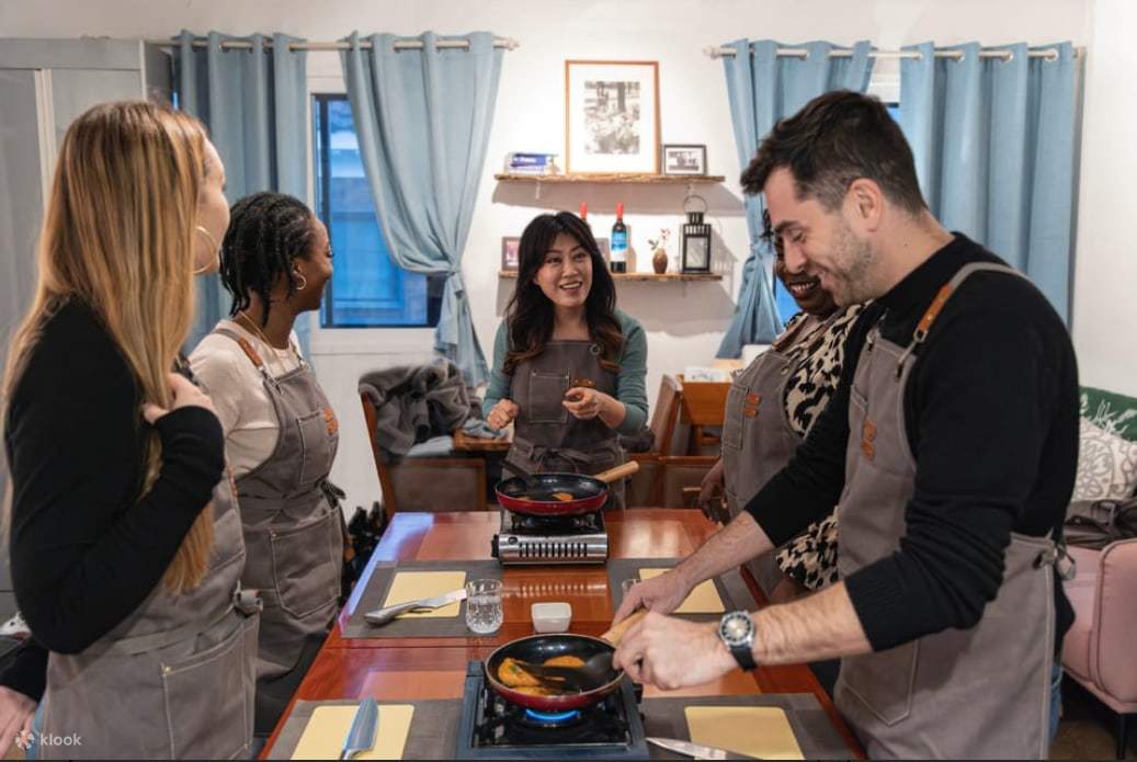 Commencez par une dégustation. Découvrez quatre types de Kimchi : Kimchi de chou Napa, Baek Kimchi (Kimchi blanc), Kimchi de radis et Kimchi mûri. 