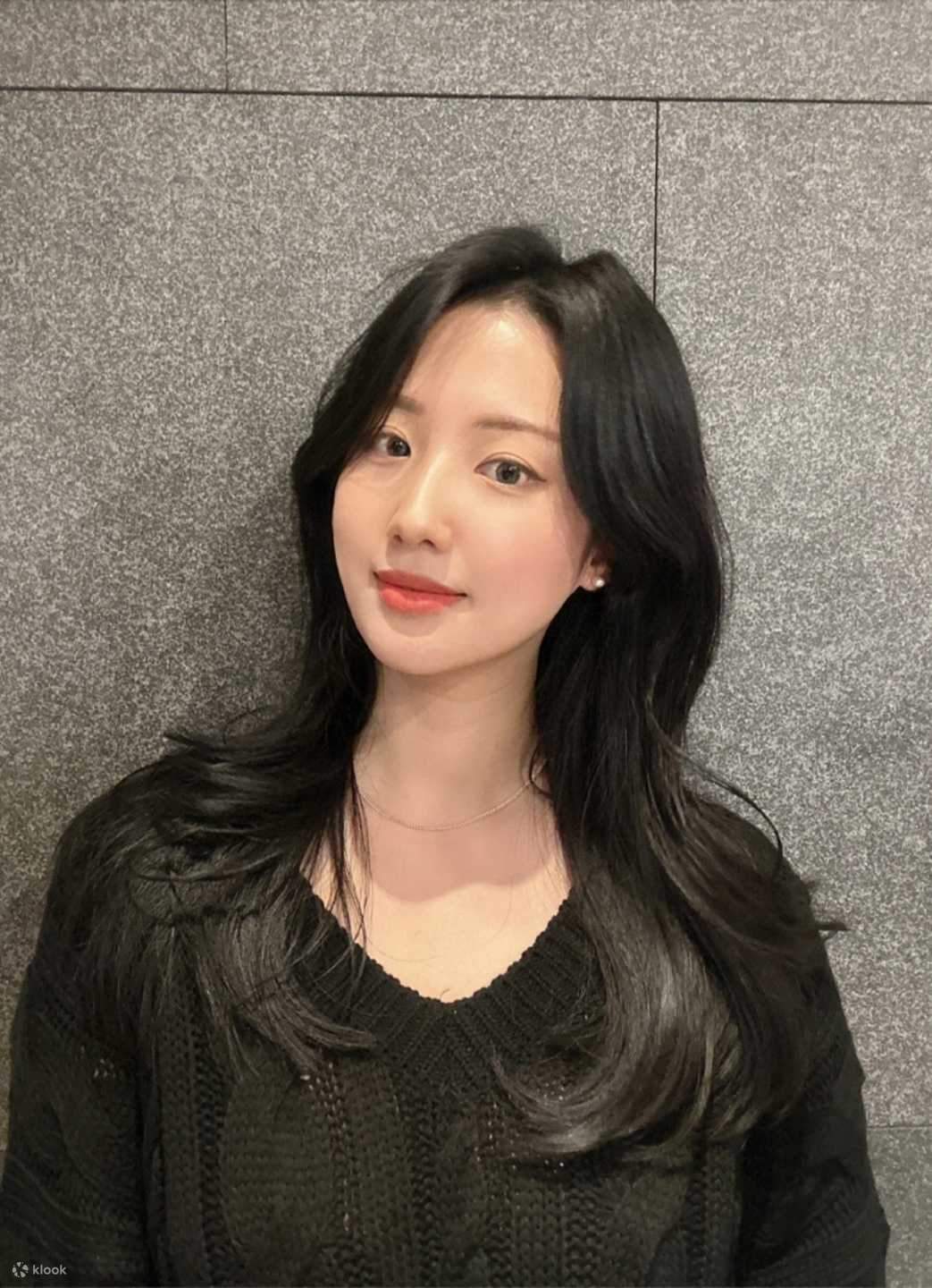 1. Taglio + Permanente Volume alle Radici - La 'Taglio + Permanente Volume alle Radici' di JUNO HAIR offre un prezzo speciale, permettendoti di ricevere sia il taglio di capelli che la permanente insieme!