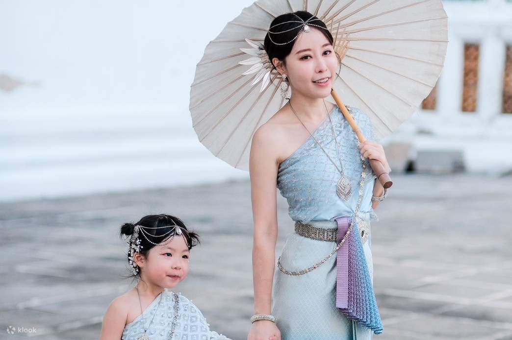 Absolute Thai: Noleggio di Costumi Thai a Bangkok