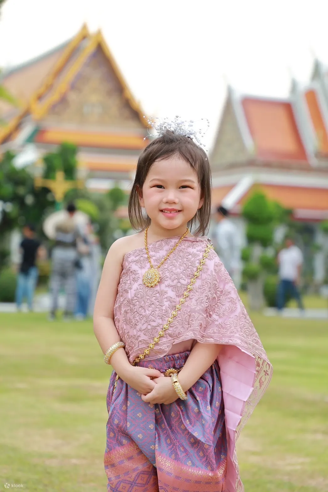 体验 Thai Story 的传统泰式服装