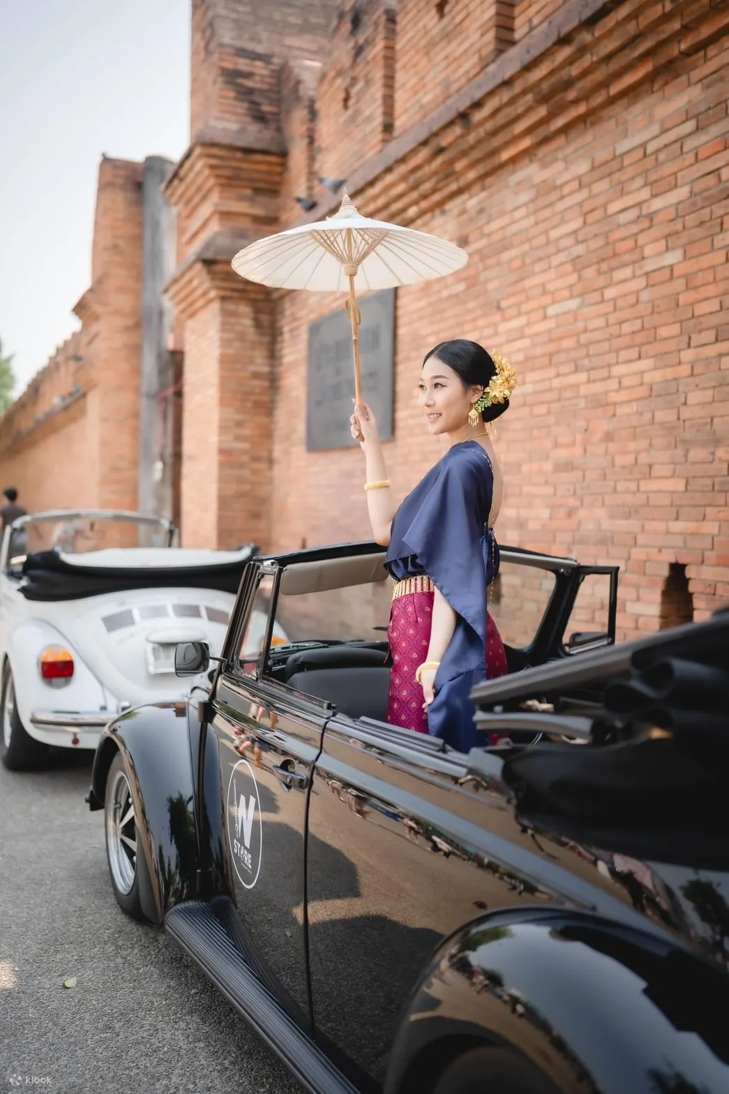 泰式礼服租赁和老式敞篷车