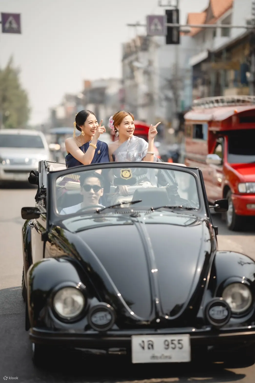 泰式礼服租赁以及老式敞篷车
