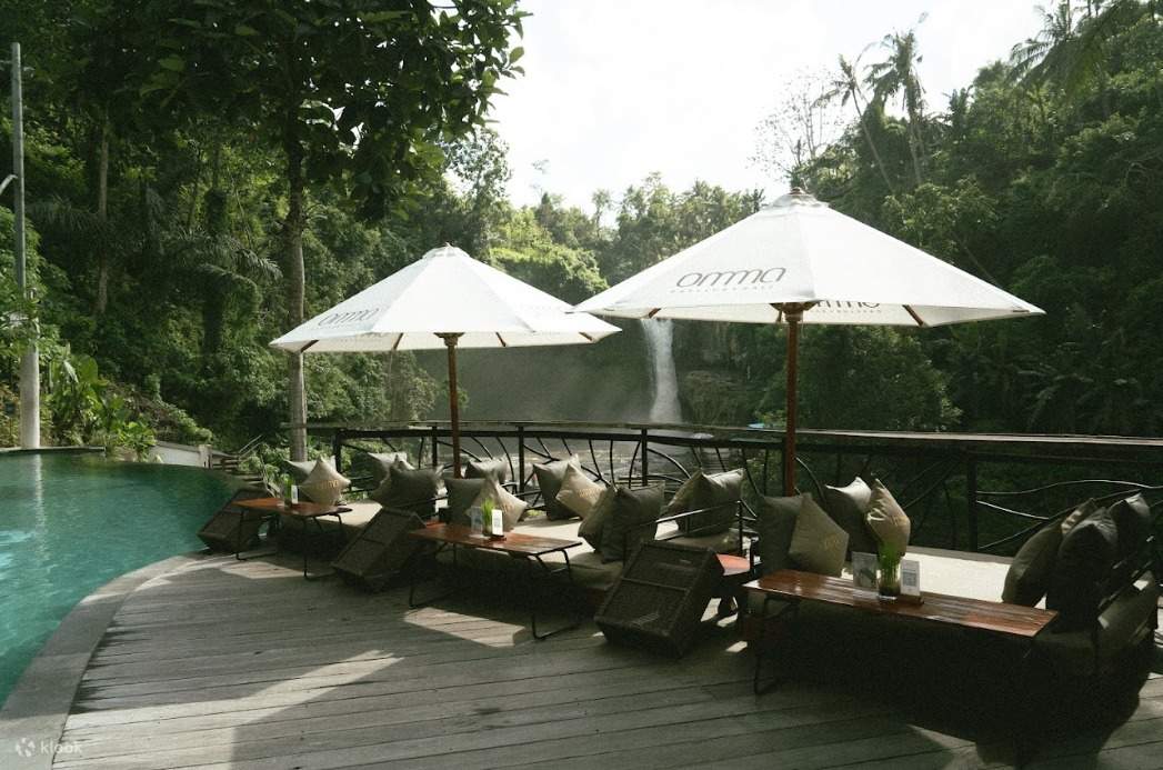 daybed di OMMA Dayclub Ubud Sukawati Bali