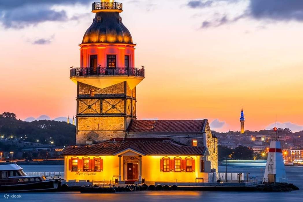 Pemandangan matahari terbenam Menara Maiden