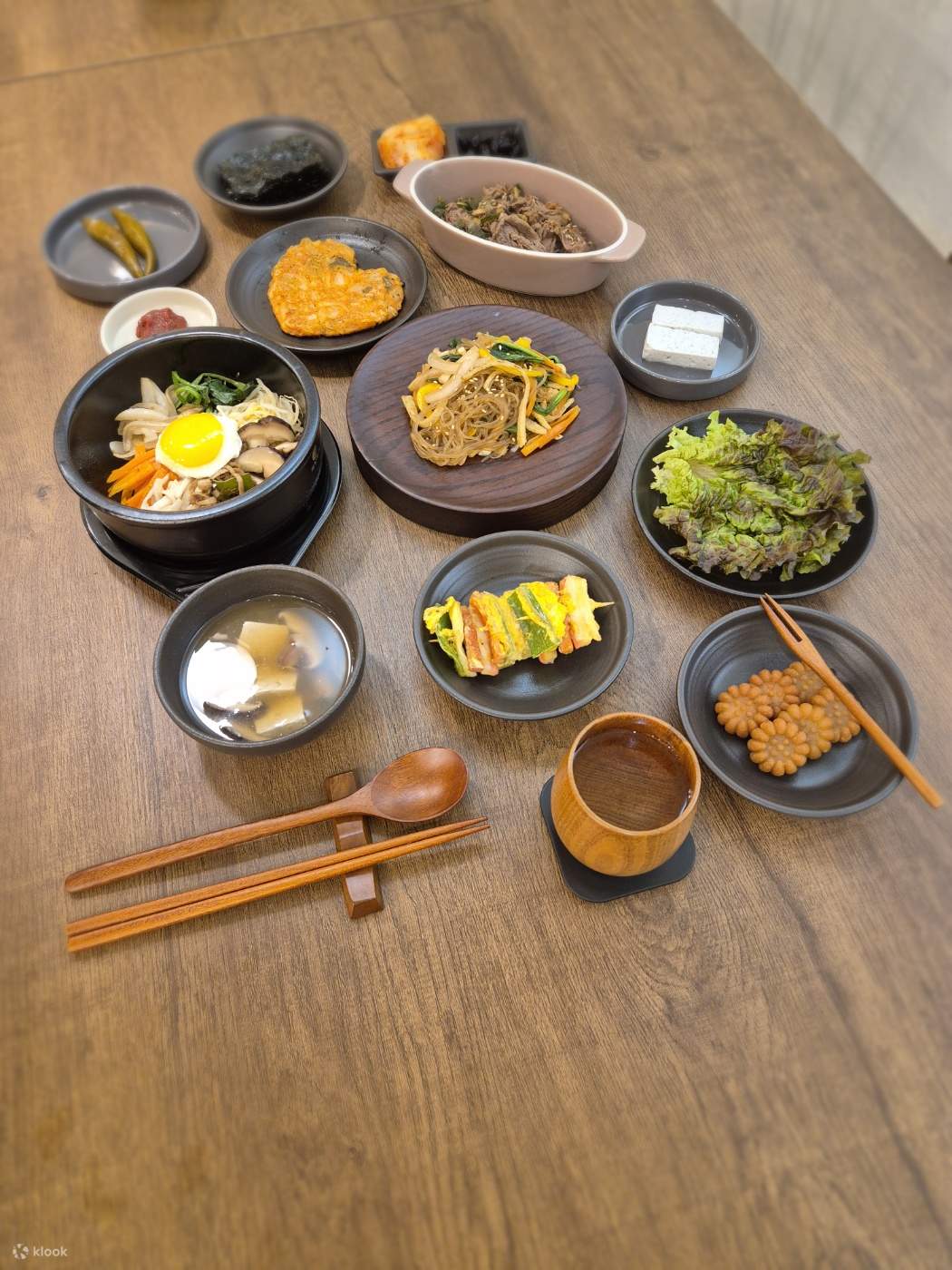 Clase de cocina tradicional coreana + Tour por callejones escondidos en Seúl