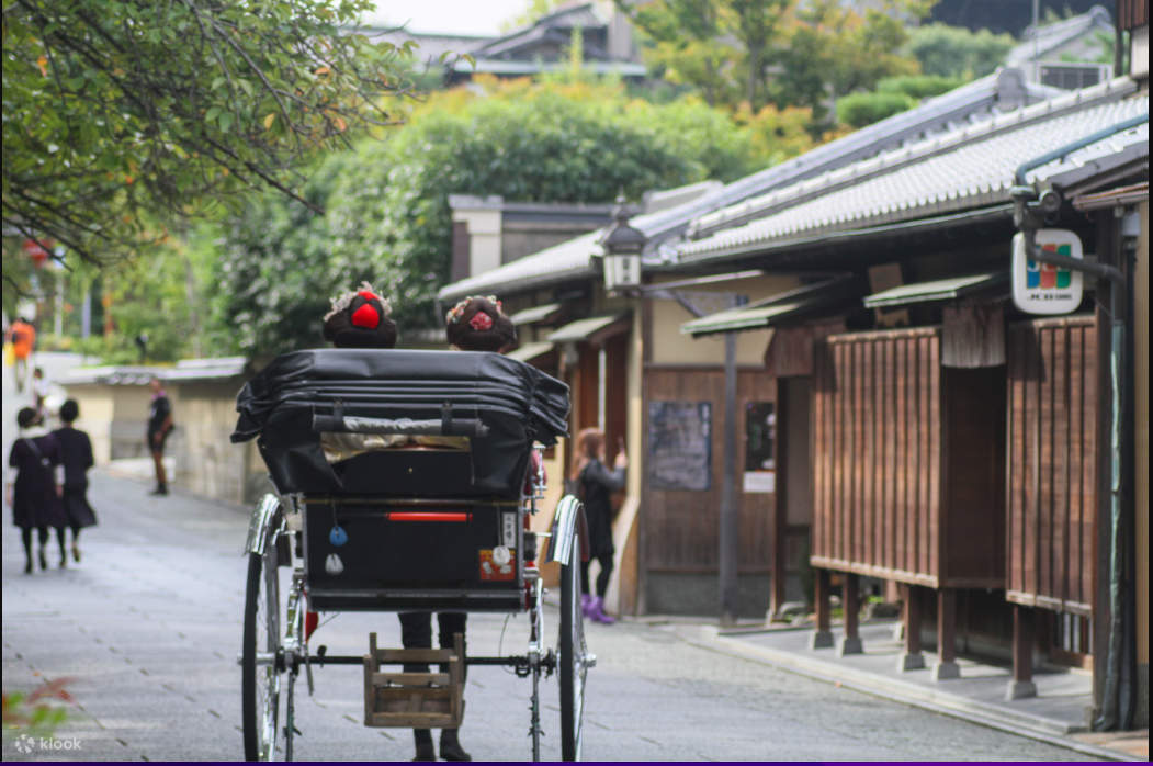 Buchen Sie auf Klook die Tour durch die Geisha-Bezirke von Kyoto ...