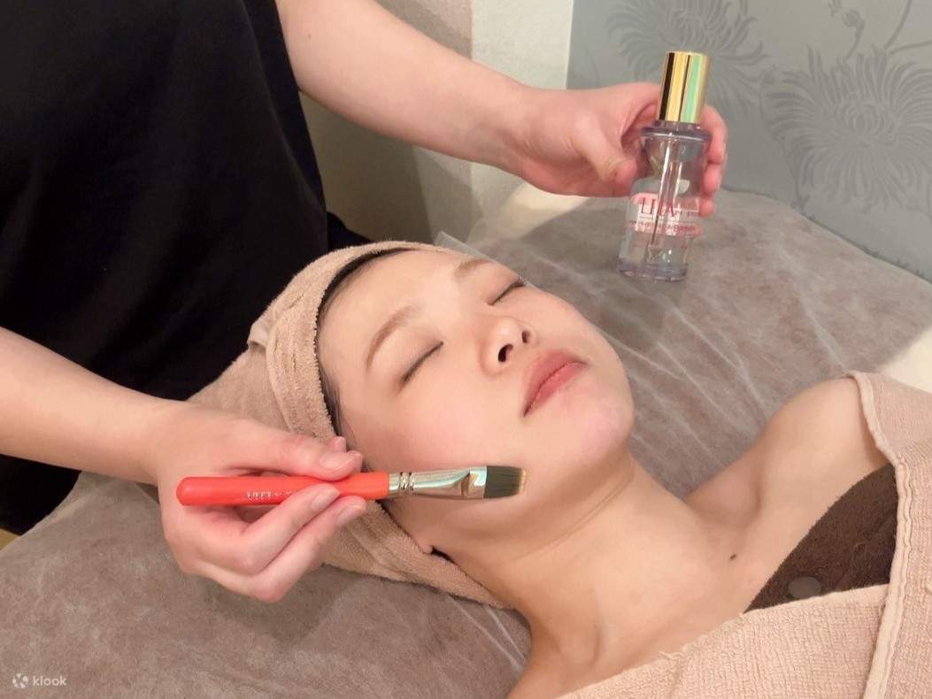 由经验丰富的美容师为您量身打造护理计划，精准对症、效果看得见。