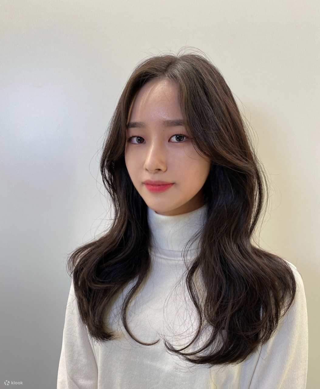 Changez de coiffure avec un style élégant, facile à gérer et sophistiqué ! Grâce aux techniques professionnelles de JUNO HAIR, vous pouvez créer l'ambiance que vous désirez et obtenir le look parfait !