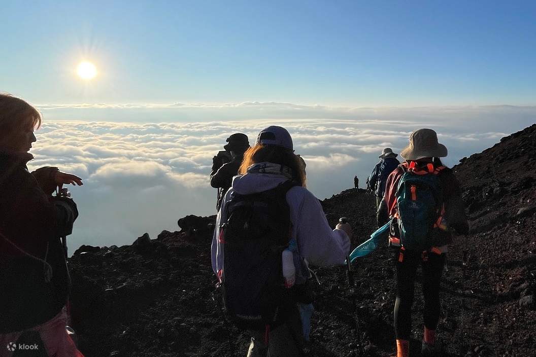 Mt. Fuji Yoshida route climbing guide included 7th and 8th station ...