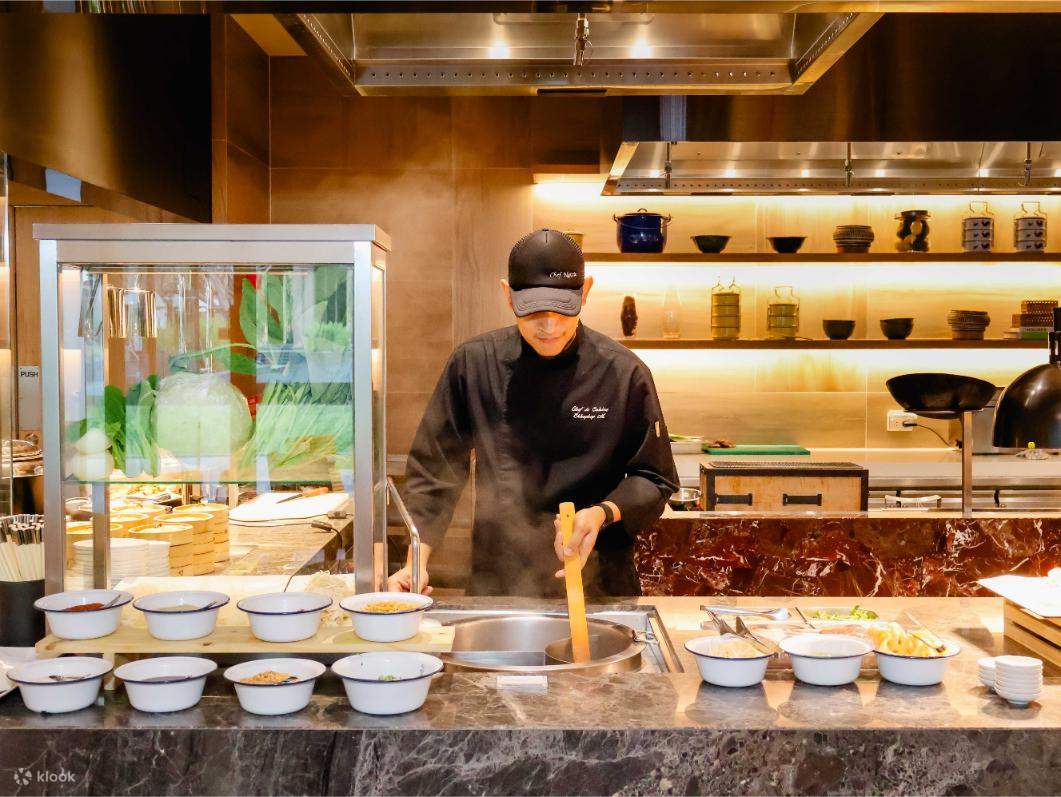 Buffet au Chon Som All Day Dining, Courtyard by Marriott Suvarnabhumi Airport