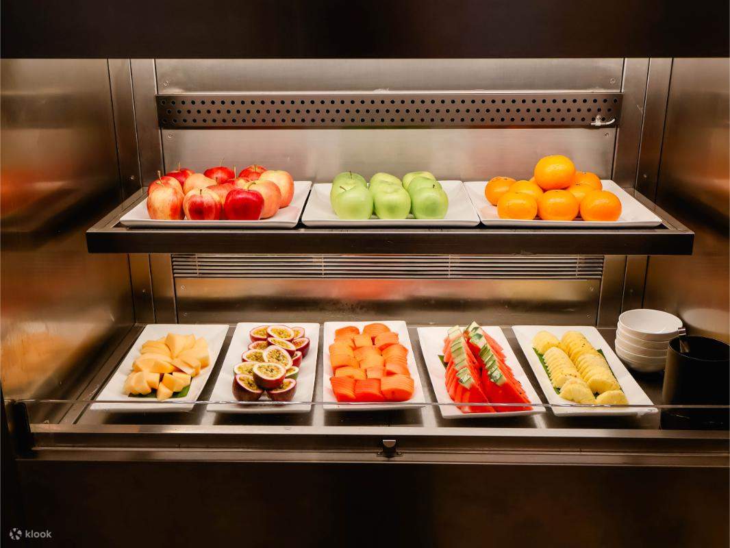 Buffet at Chon Som All Day Dining, Courtyard by Marriott Suvarnabhumi Airport