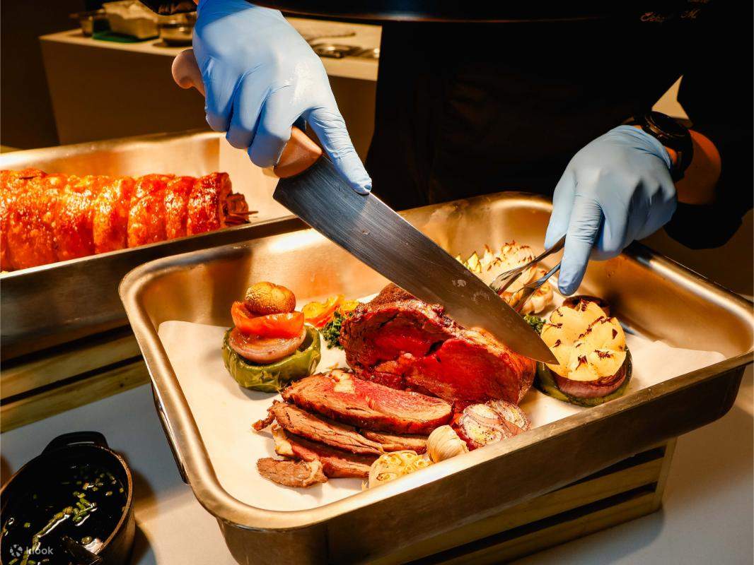 Buffet at Chon Som All Day Dining, Courtyard by Marriott Suvarnabhumi Airport