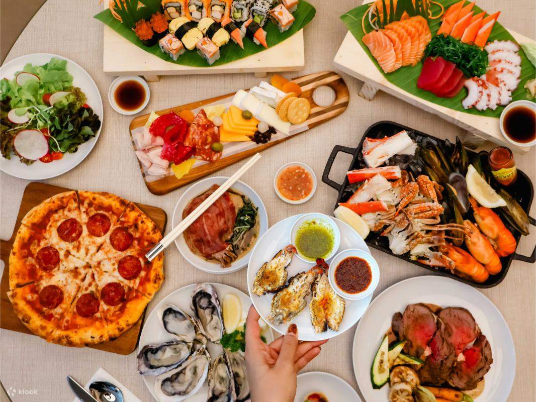 Buffet im Chon Som All Day Dining, Courtyard by Marriott Suvarnabhumi Airport