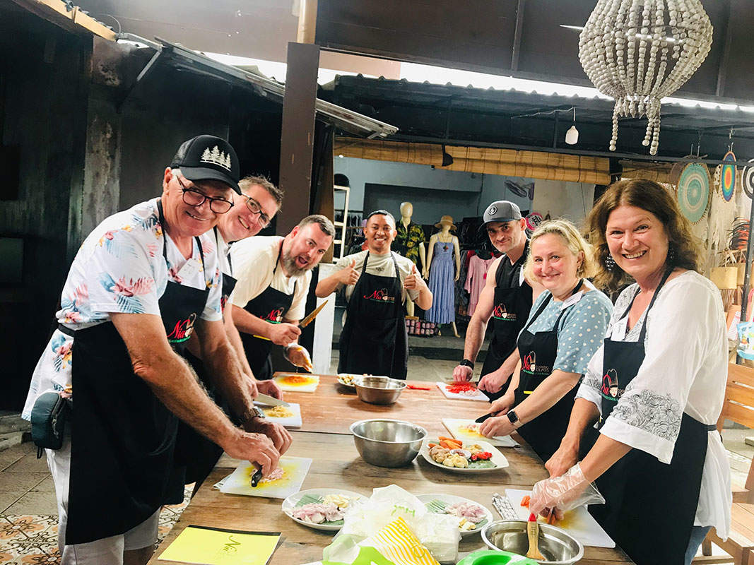 clase de cocina para grupo de amigos