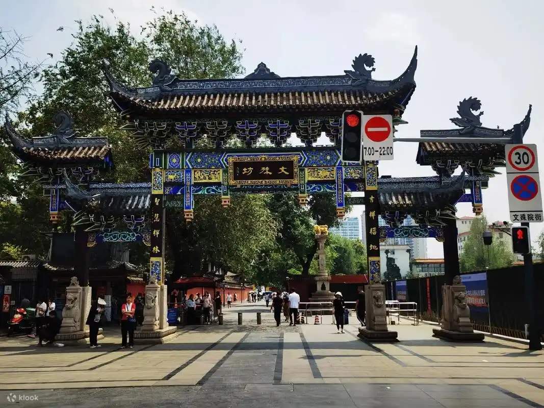 chengdu-panda-base-wenshu-monastery-people-s-park-jinli-old-street