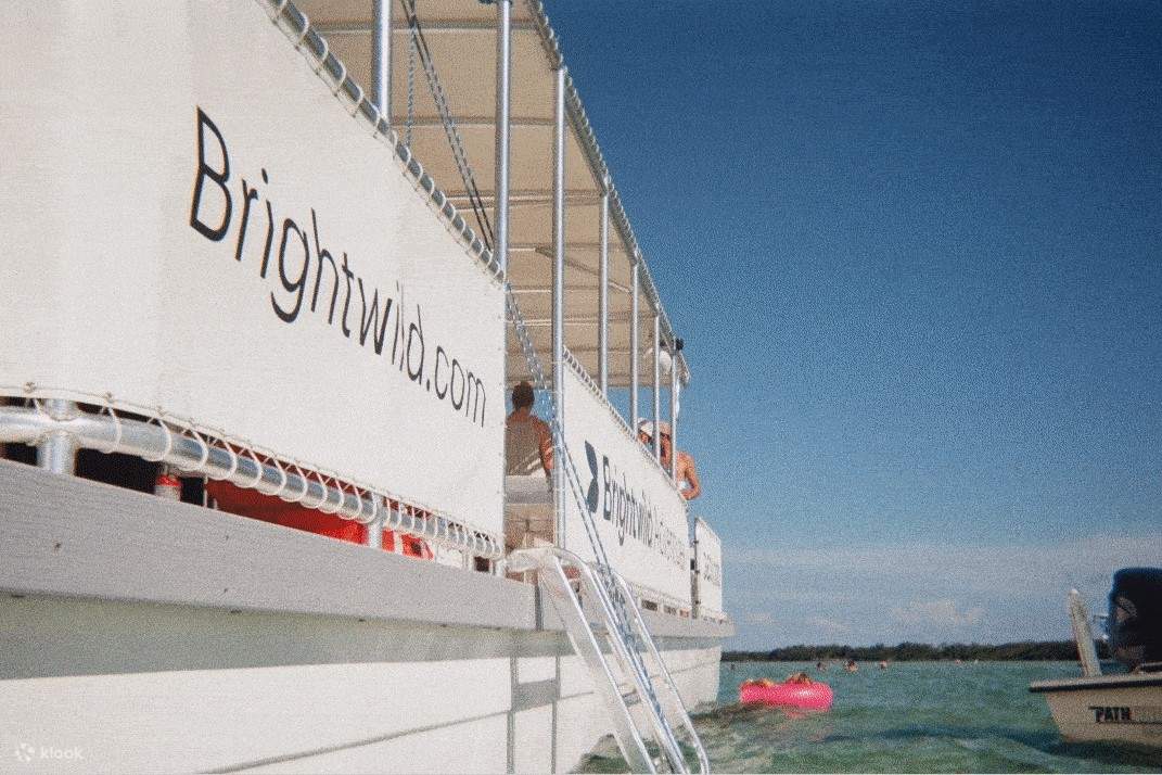 远离喧嚣的游客，体验与环境的亲密连接