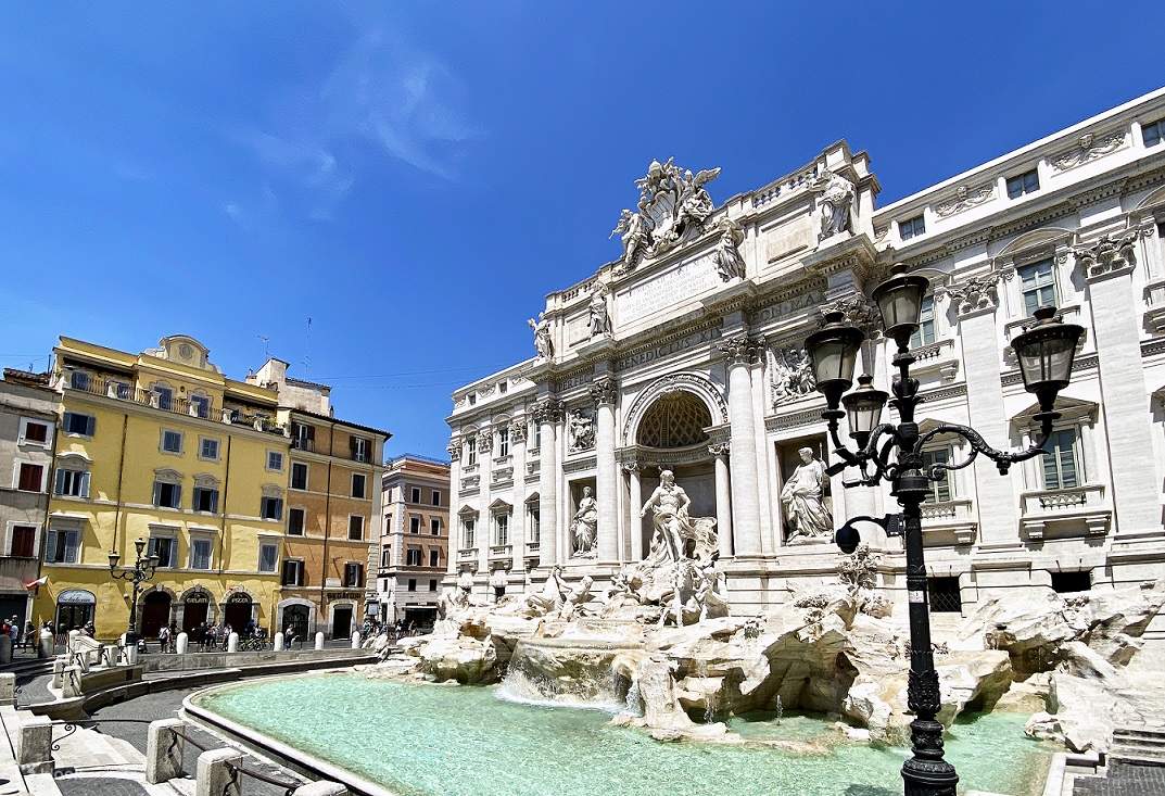 chinese tour guide in rome