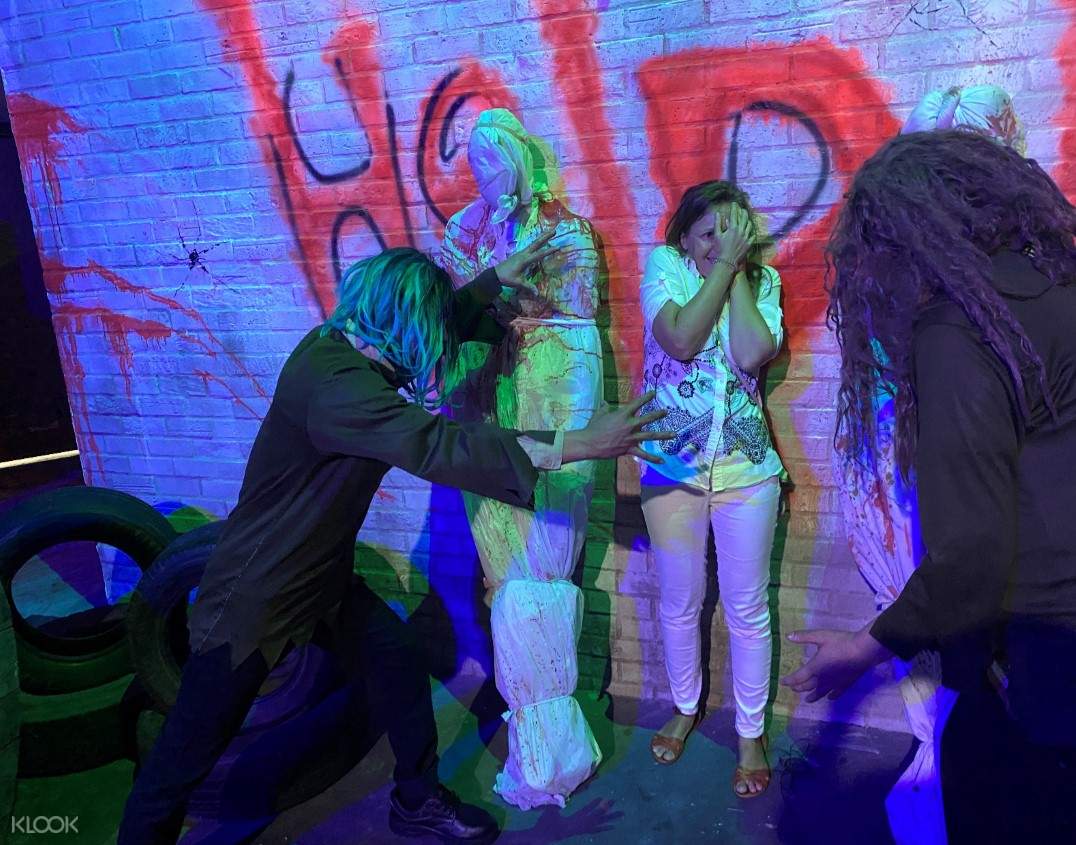 Ripley's Adventureland, Jurassic Research Center, Zombie Outbreak