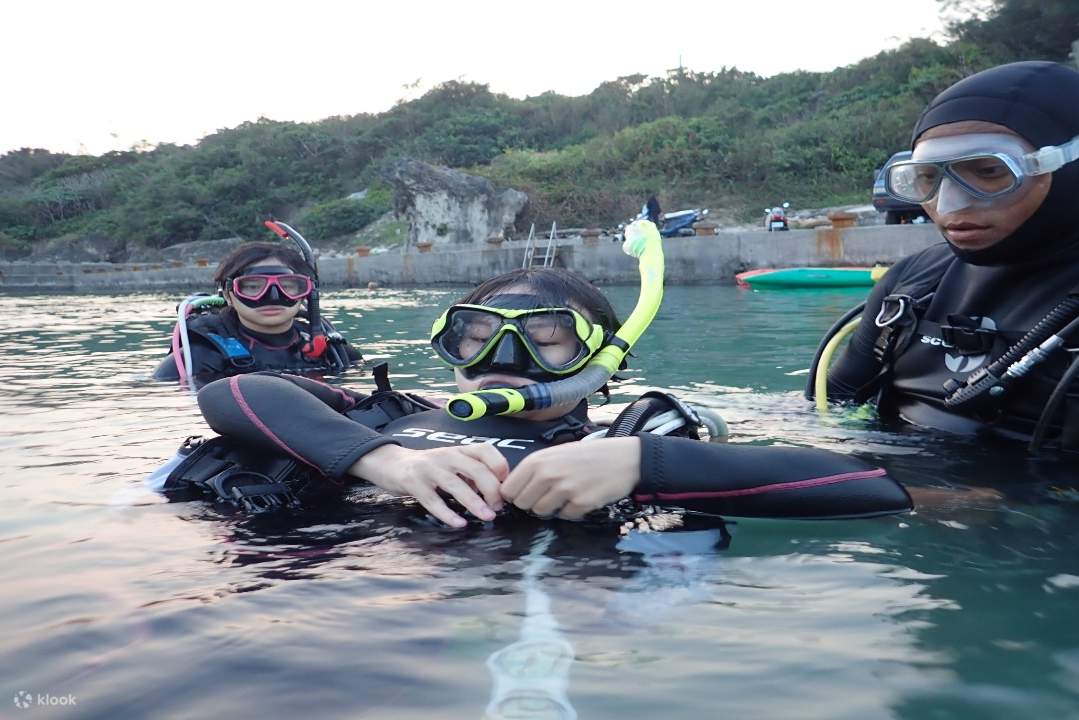 Corso PADI Open Water Diver di tre giorni e due notti a Xiaoliuqiu con Xiong Diving