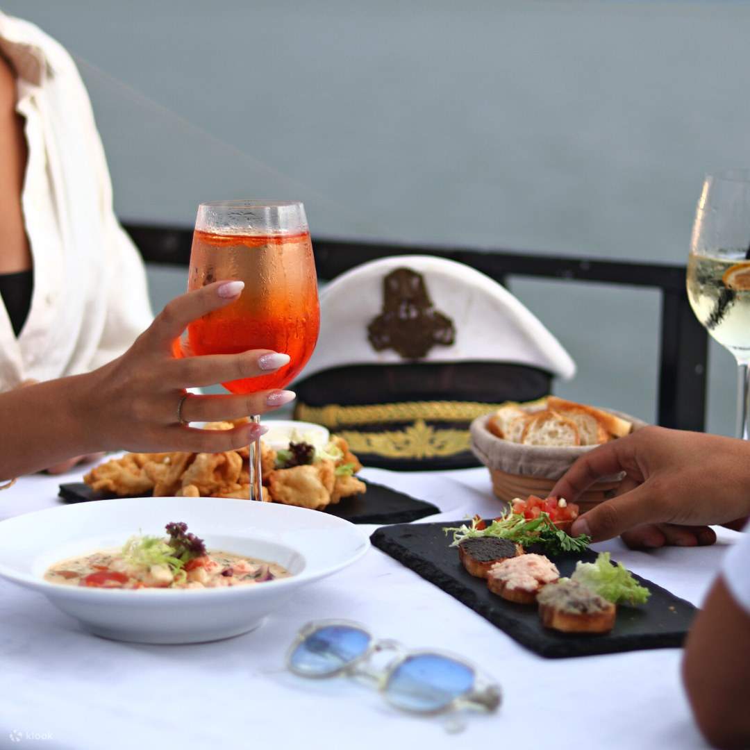 Crociera al tramonto sui fiumi Mekong e Tonle Sap