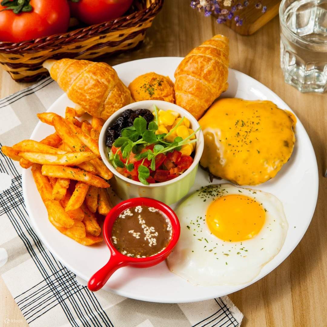 King Bull at Wonderful Food, Xinzhuang Station