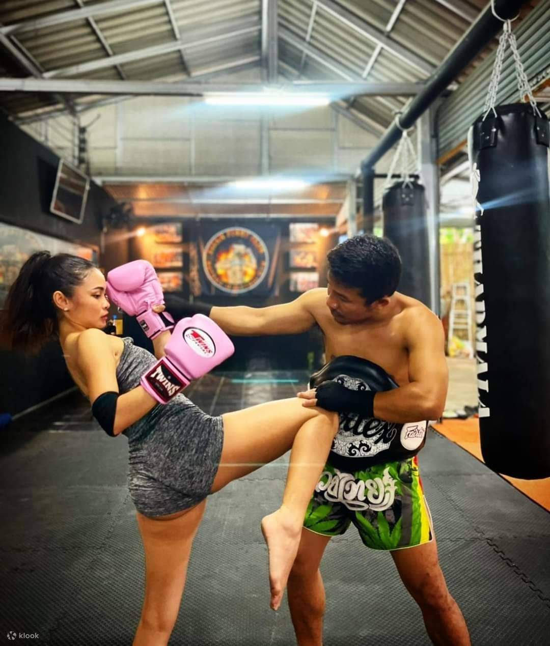 Kelas Muay Thai oleh Titan Fight Club Patong Muaythai Gym