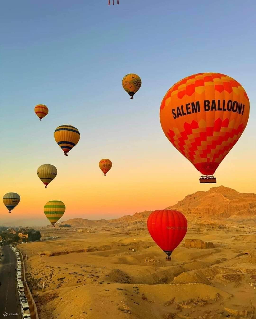 Belon Udara Panas di atas langit Luxor termasuk Pemindahan Pergi Balik